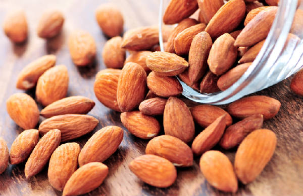 because-of-this-you-need-to-eat-almonds-daily-make-your-life-healthier